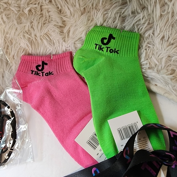 TikTok Ribbon Headband Lanyard and Neon Socks Bundle - Picture 10 of 10